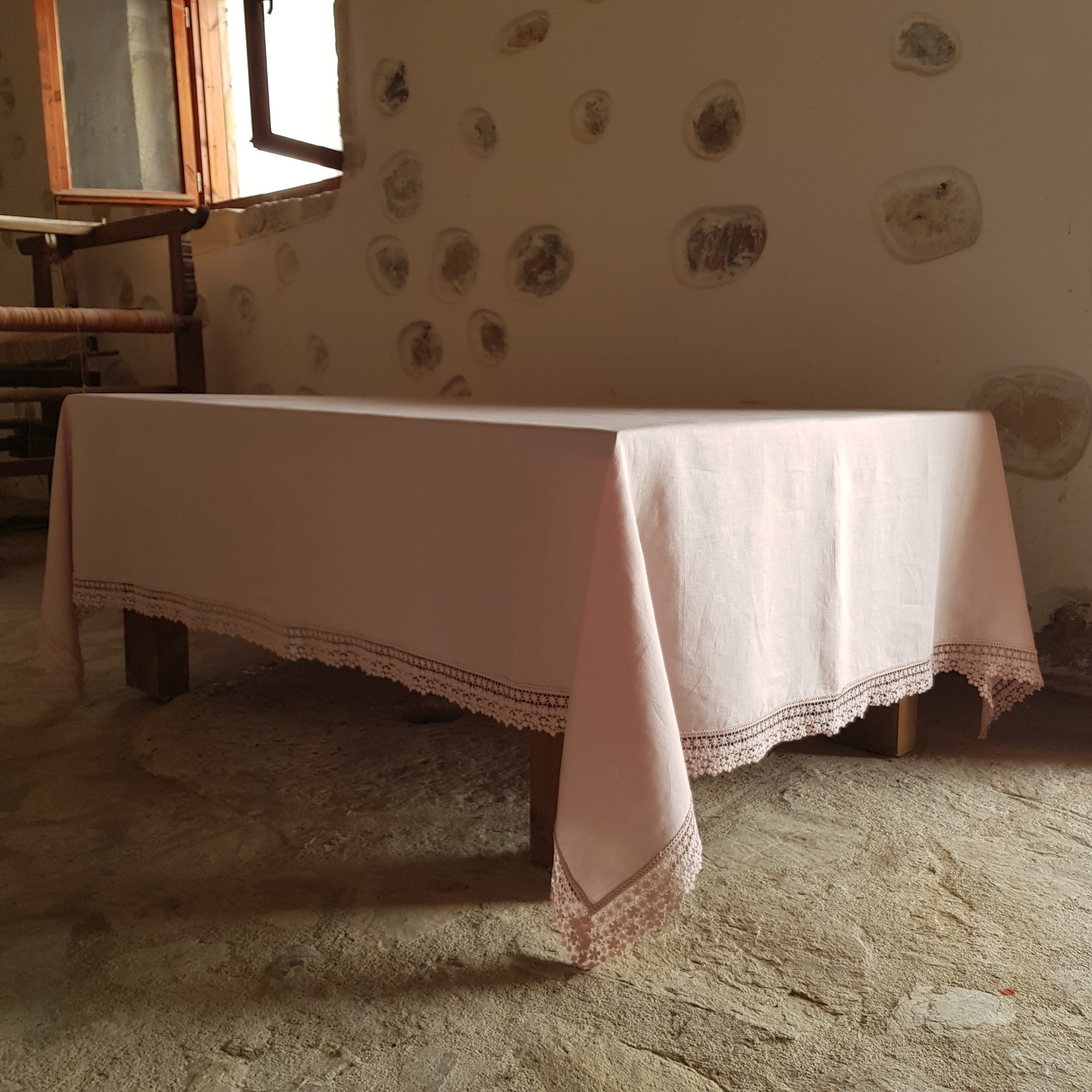 Pink Linen Tablecloth with Lace Edging: Custom Luxury Table Decor